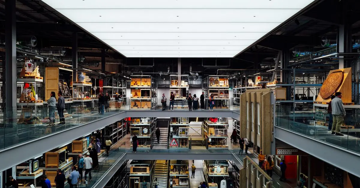 Comparatif des services d'objets trouvés dans les grands magasins